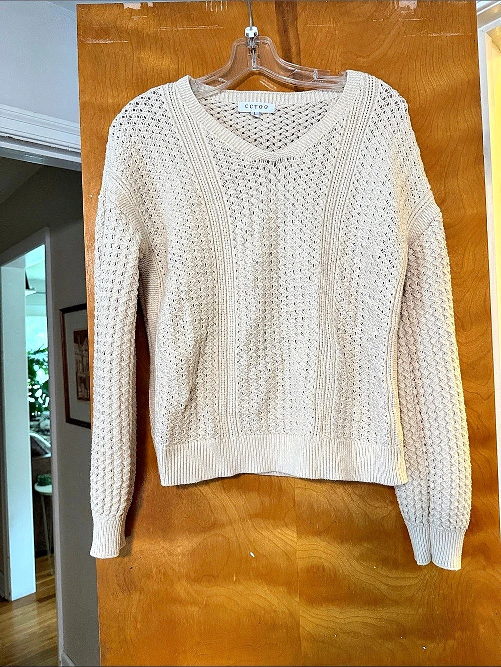 CCTOO Cream V-Neck Sweater Size Large Like New